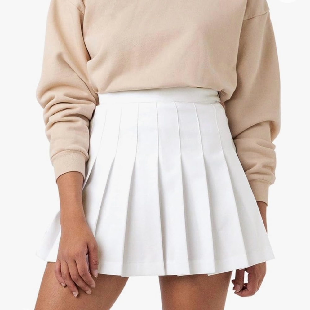 White High-Waisted Pleated Skirt